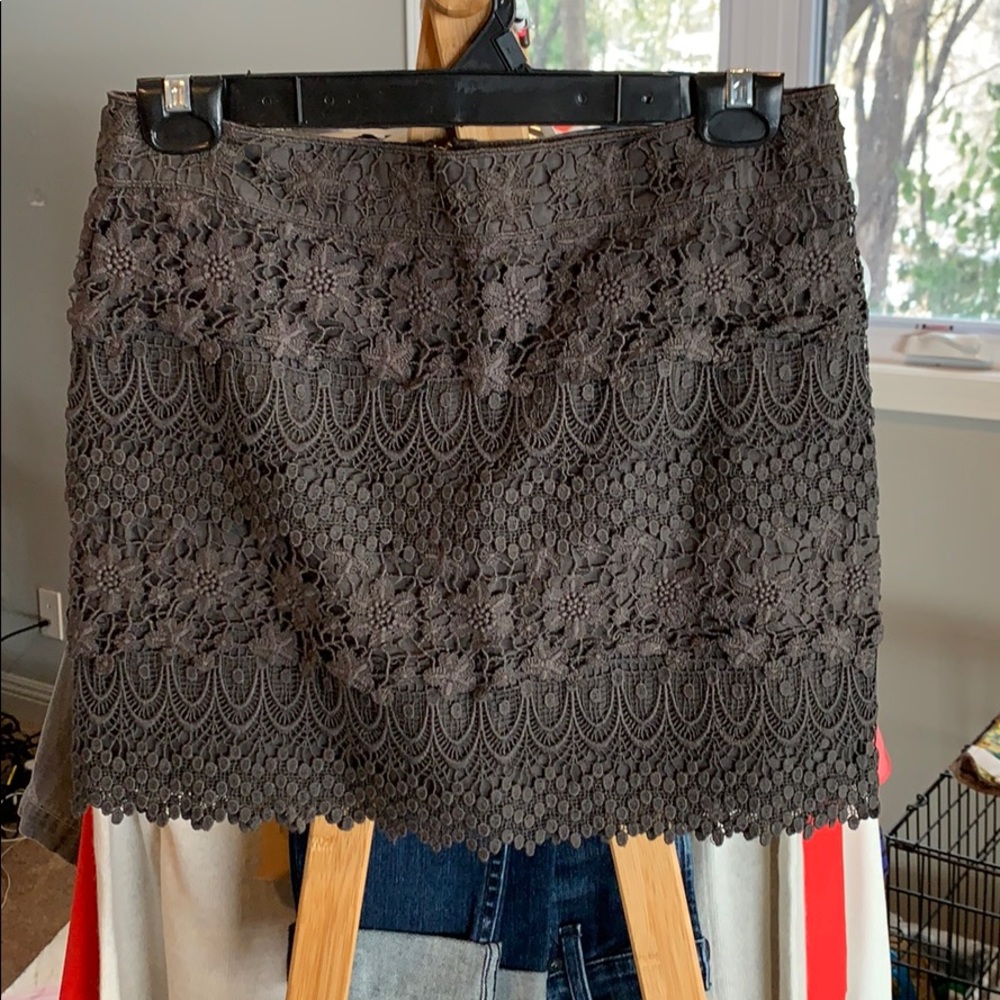 Skirt, zipper back detail